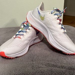 Nike Runners Shoes…Size 9W